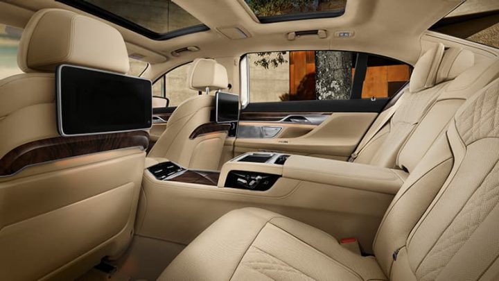 All genuine BMW manufacturer's original interior equipment is present.