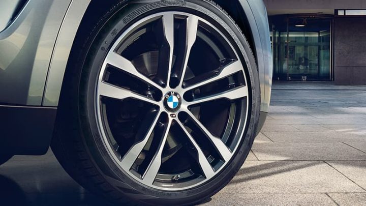 Painted or chromed BMW wheels free of scuffs and scratches.