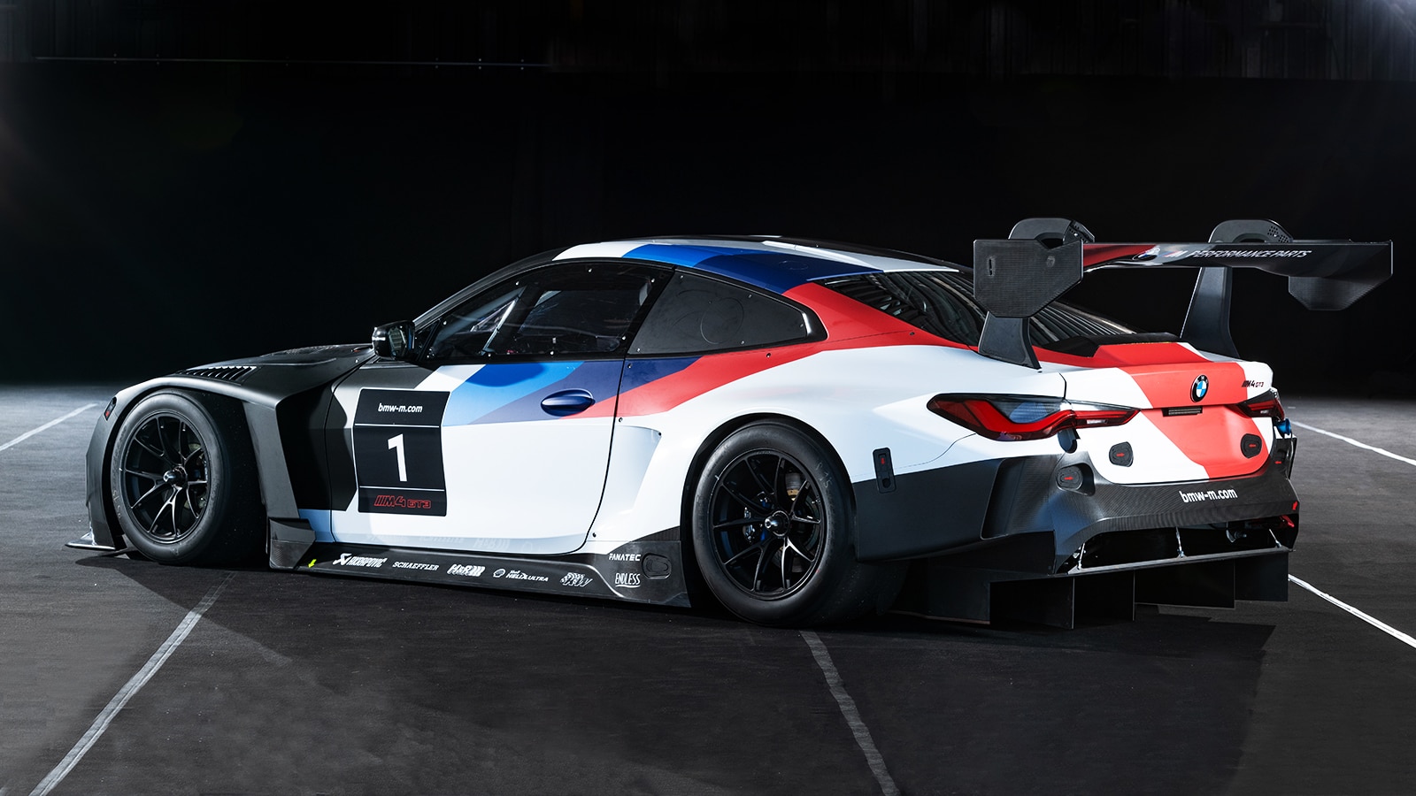 BMW M4 GT3 & BMW M Hybrid V8 Race Cars 76922