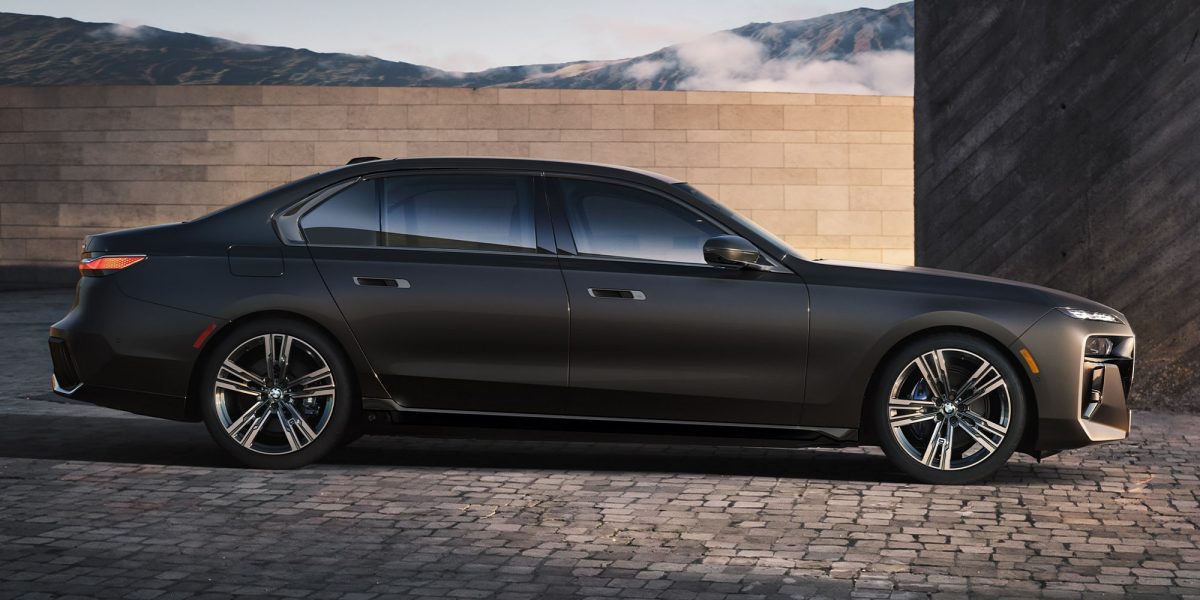 2025 BMW 740i, 740i xDrive, 760i xDrive Features & Specs