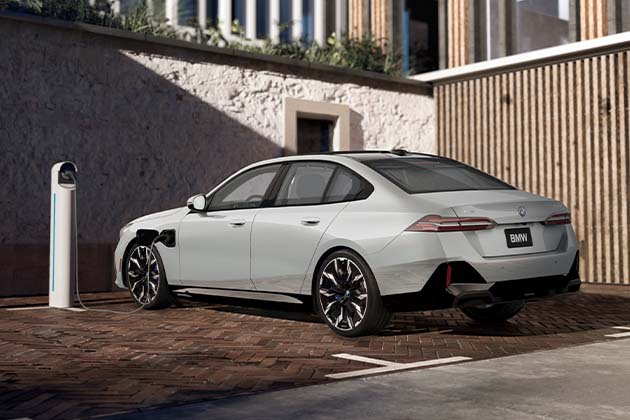 2025 330i xDrive Sedan