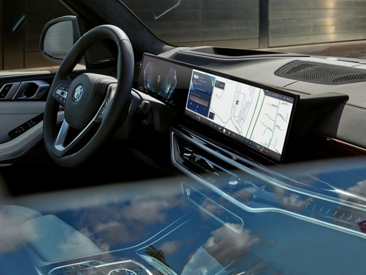 Detail of the 2025 BMW X5 xDrive50e hybrid-specific Curved Display