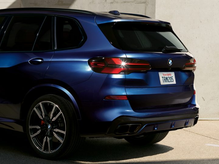 Detail of quad exhaust tailpipes on the BMW X5 M60i