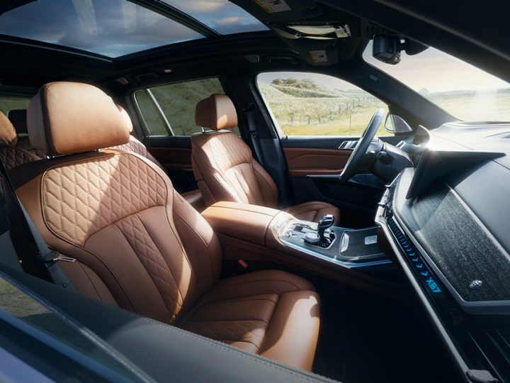 2025 BMW ALPINA XB7 Luxury FullSize SUV Features & Specs