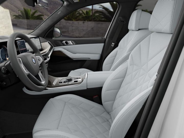 2025 X7 xDrive40i SUV Features & Specs