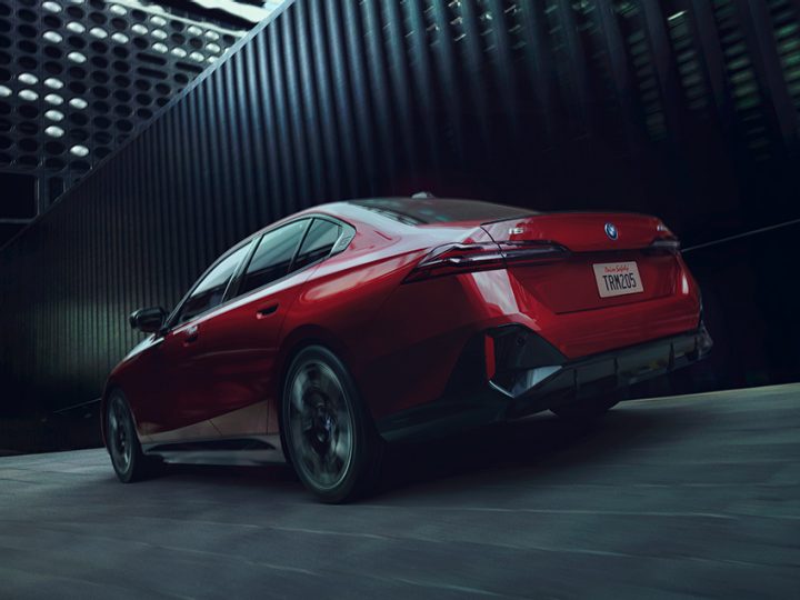 Angled side-to-rear view of the BMW i5 M60 in a sleek urban environment