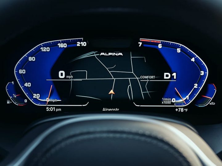 Model-specific displays in the ALPINA B8 showing digital instruments and navigation