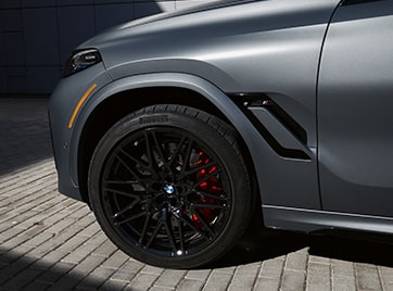 Close up of the BMW X6 M Competition's front wheels
