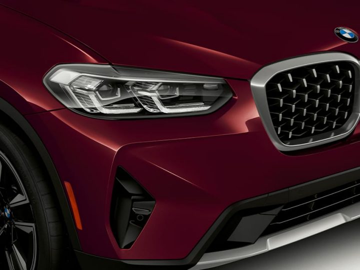 Detail of the standard Adaptive LED headlights on the X4 xDrive30i