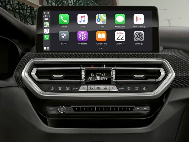 Detail of the iDrive 7 Operating System on the standard 12.3" Central Information Display