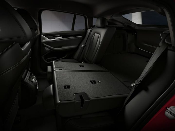 Detail of the cargo space in the back of the 2025 BMW X4 xDrive30i