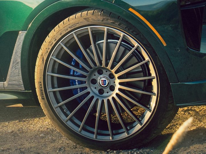 Detail of the trademark 21-spoke wheels on an ALPINA XB7